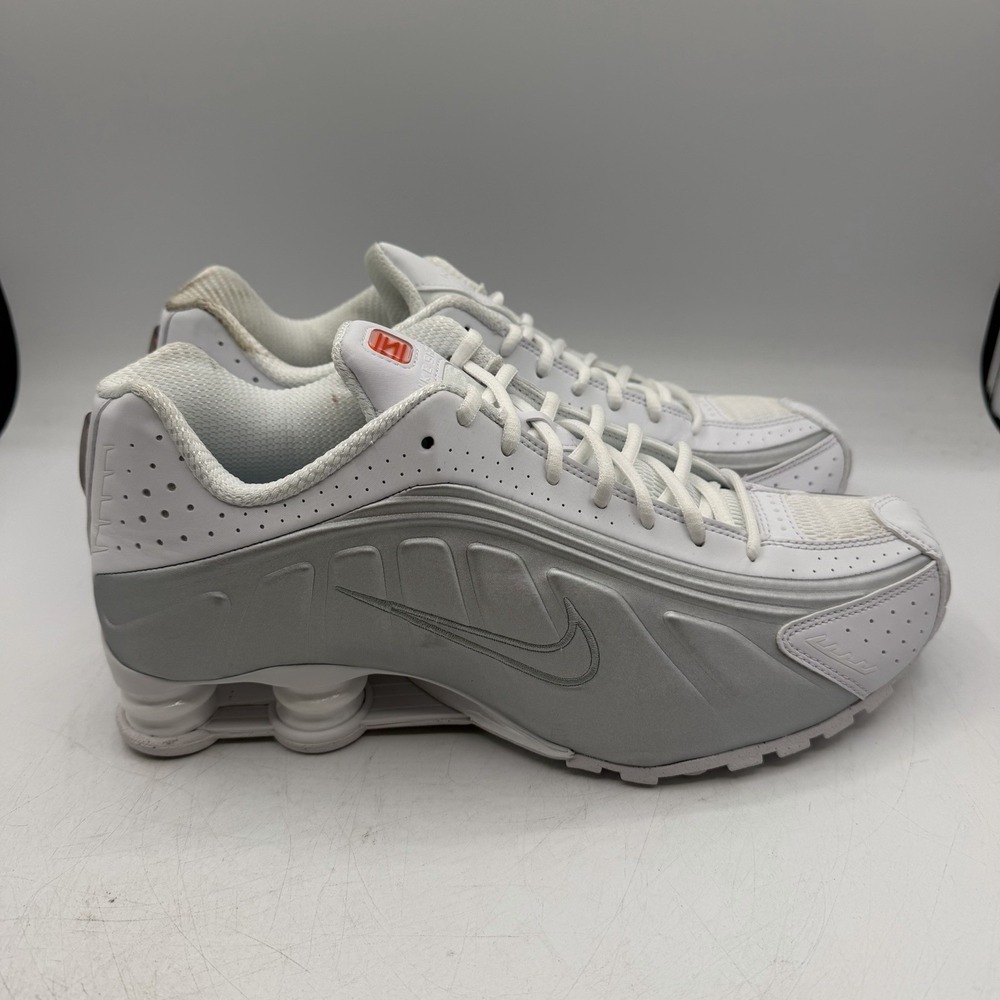 Nike Shox R4 Shoes Womens 11.5 Mens 10 White Metallic Silver Sneakers AR3565-101